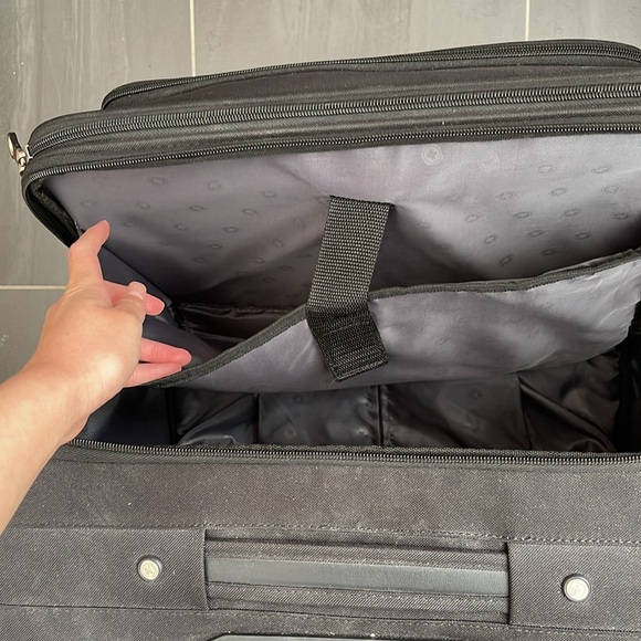 Swissgear 0970 Professional Wheeled Computer Business Case - Black - Picture 13 of 15